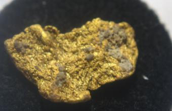 up close picture of gold nugget